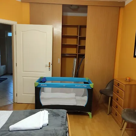 Jazmin Apartmanhaz 아파트 센트고타드
