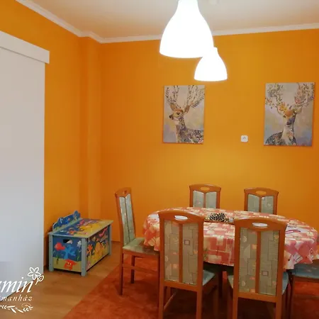 Jazmin Apartmanhaz 센트고타드