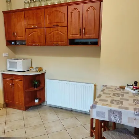 Jazmin Apartmanhaz 센트고타드