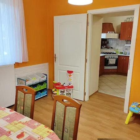 Jazmin Apartmanhaz * 센트고타드