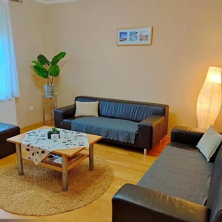 Jazmin Apartmanhaz *