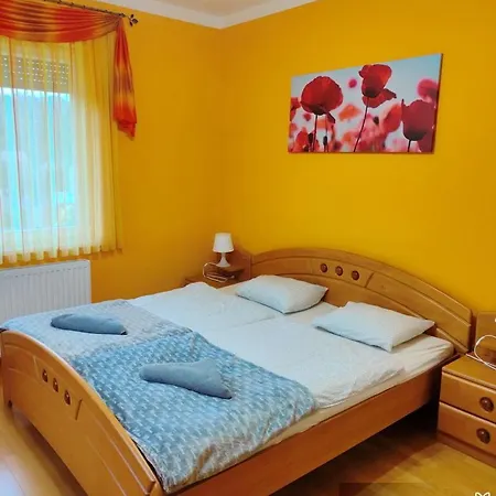 Jazmin Apartmanhaz * 센트고타드