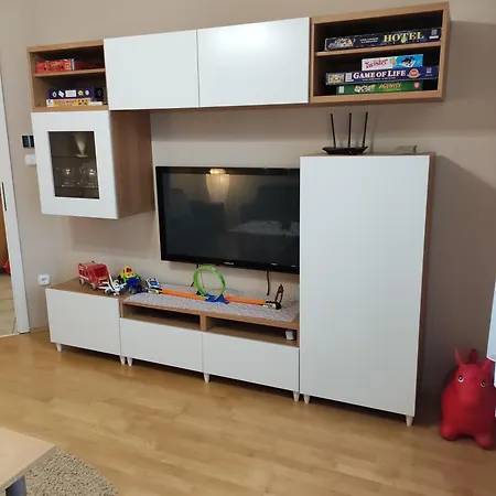Jazmin Apartmanhaz 아파트 센트고타드
